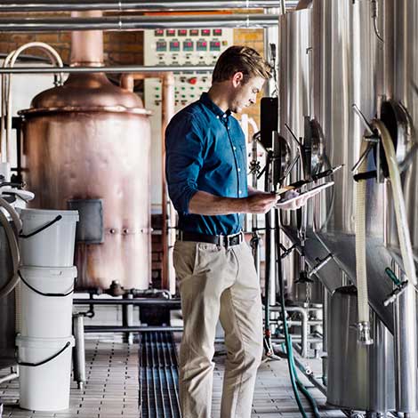 Man working in brewery.